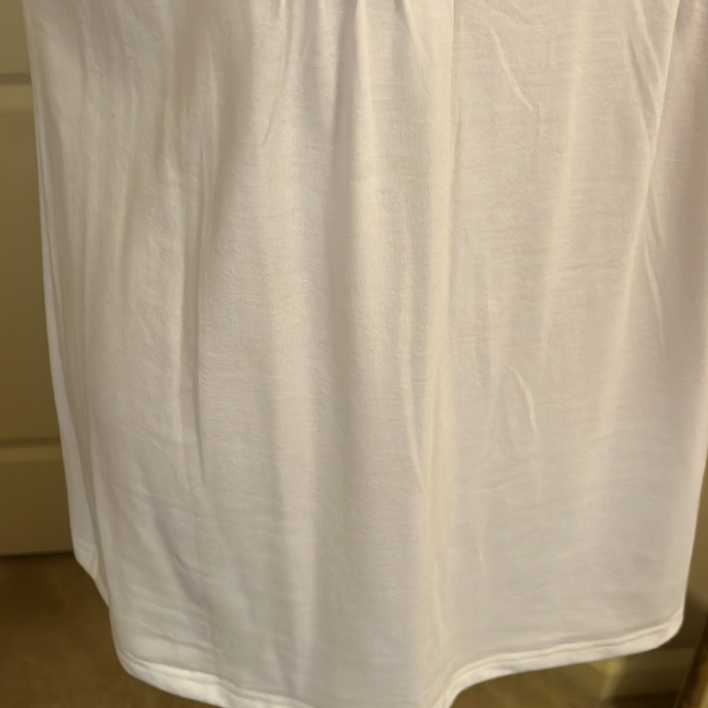 White V-neck tunic top size medium - Picture 3 of 6